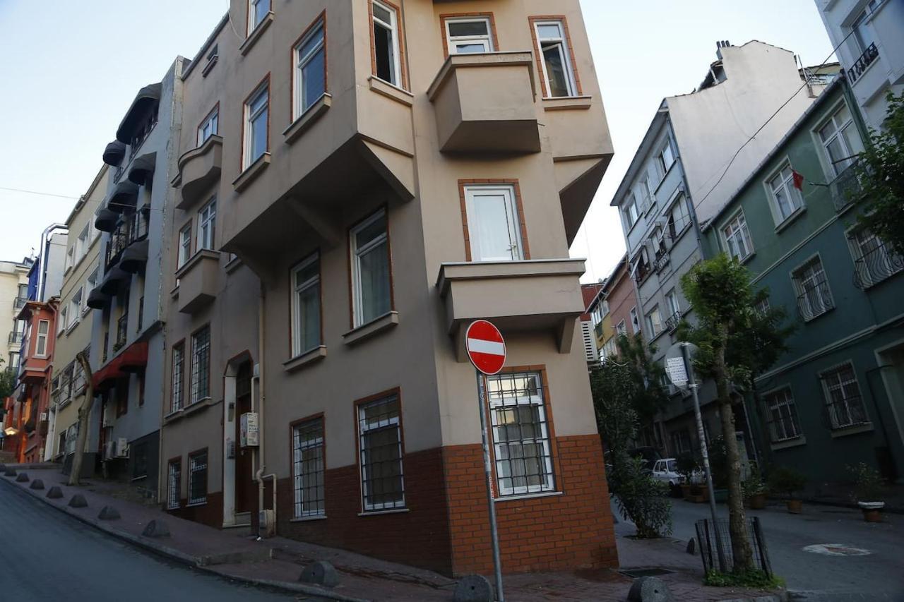 Unique And Central Istanbul Experience Taksim Bagian luar foto